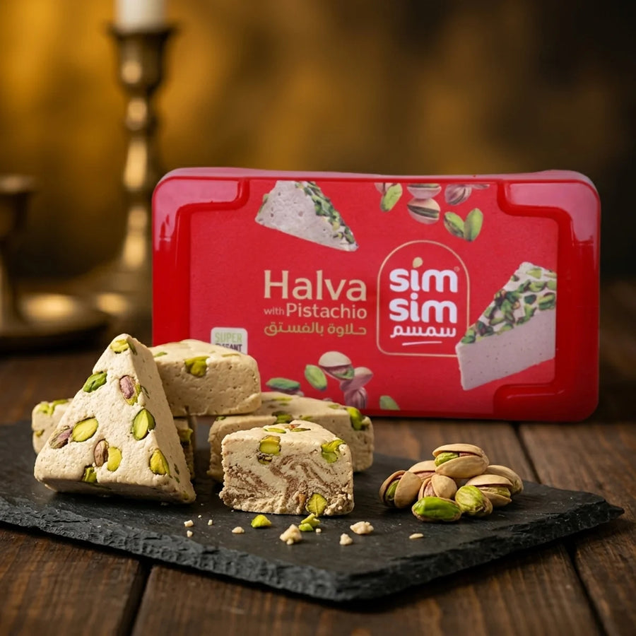 Sesam-Halva mit Pistazien angerichtet