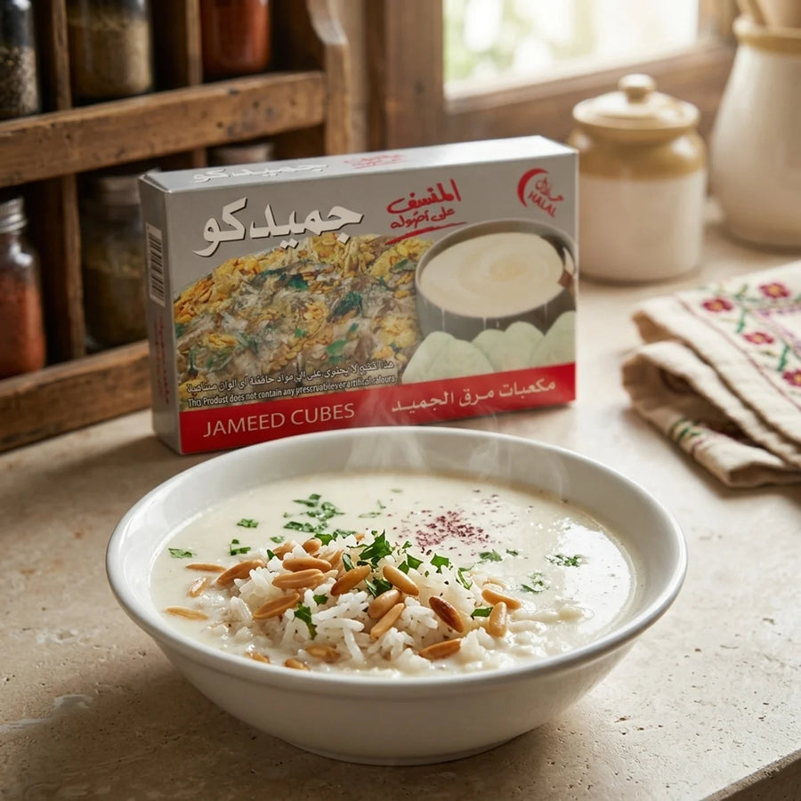 Jameed-Sauce zu Mansaf serviert